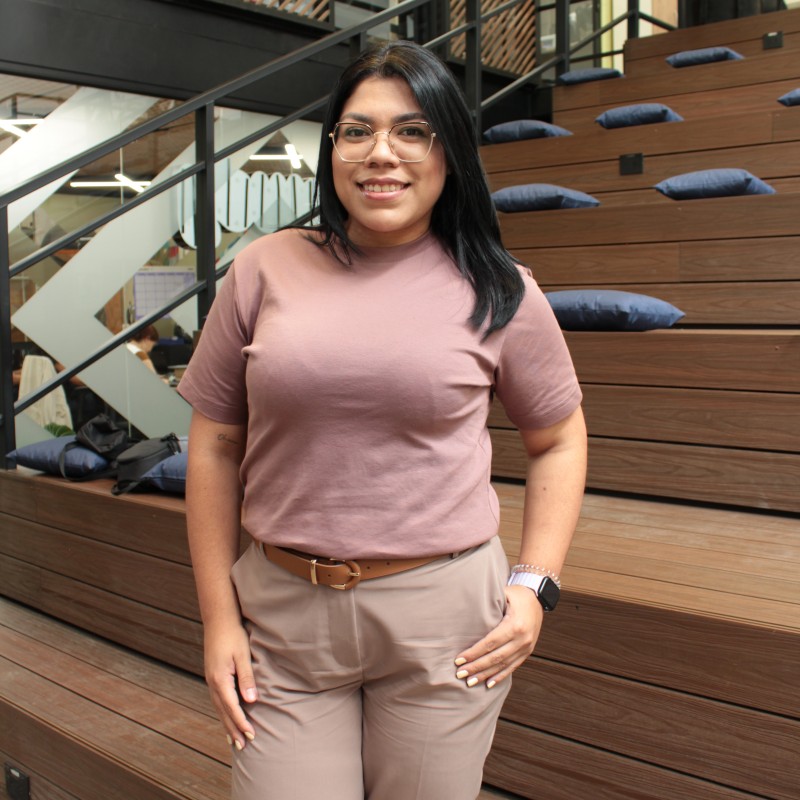 Foto de Luisa Salazar, consultora estratégica de Google Ads y Meta Ads en Medellín